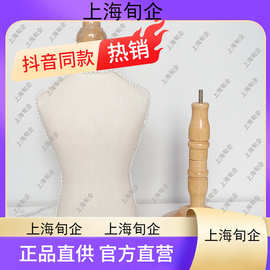 上海女模特與寵物衣架 時(shí)尚、溫情與創(chuàng)意的交織